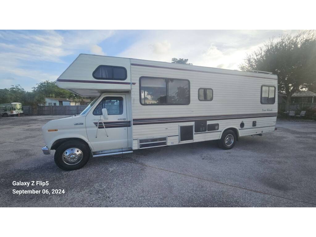 99 Thor citation 10"6' with built in generator